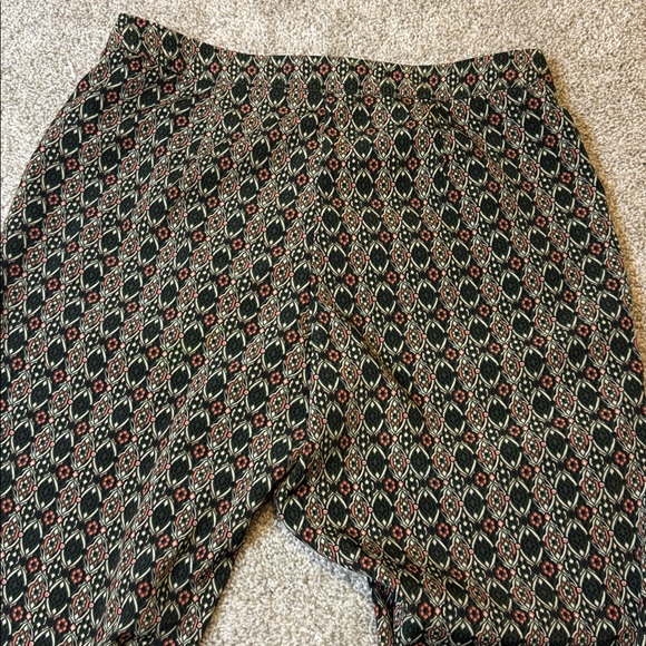 Forever 21 Geometric Dress Pants - Picture 7 of 7